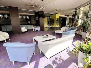 Lobby sitting area - Caprioara Spa&Wellness Resort (Covasna)