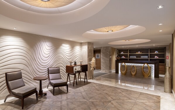 Couples treatment rooms, sauna, steam room, body treatments, body scrubs