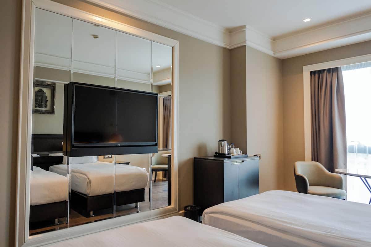 1 bedroom, minibar, desk, laptop workspace