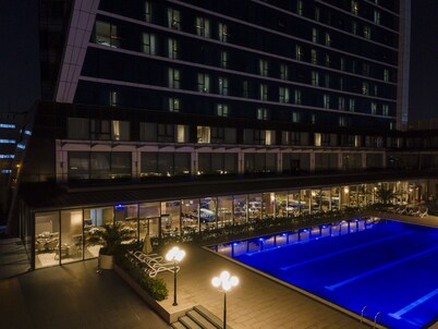 Windsor Hotel & Convention Center