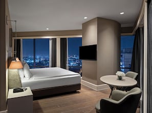 Golden Horn Suite | Minibar, desk, laptop workspace, soundproofing - Windsor Hotel & Convention Center (Istanbul)