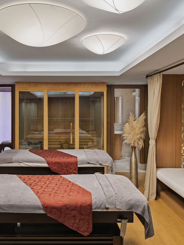 Couples treatment room(s), sauna, steam room, body treatments
