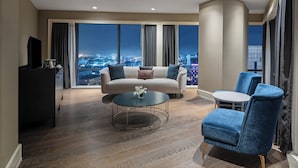 Marmara Suite | リビング エリア | 52 インチの液晶テレビ (衛星放送視聴可)、テレビ