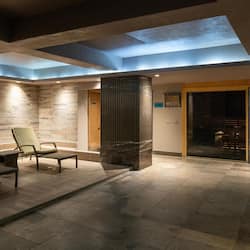 Couples treatment room(s), sauna, steam room, body treatments