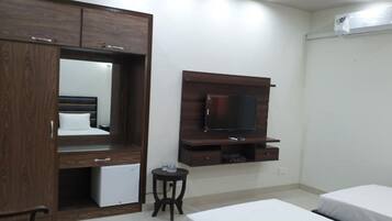 Deluxe Triple Room | Room amenity