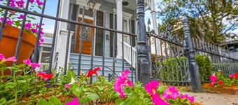 Separate-Entrance Exclusive Use Guest Suite--steps to Magazine St. & St. Charles