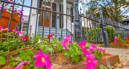 Separate-Entrance Exclusive Use Guest Suite--steps to Magazine St. & St. Charles