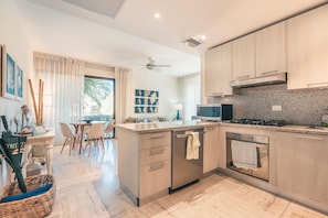 ثلاجة، غسالة أطباق، ماكينة لصنع القهوة/الشاي، مستلزمات طهي/أطباق/أوعية