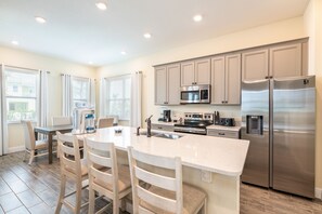 Kühlschrank, Ofen, Herdplatte, Geschirrspüler