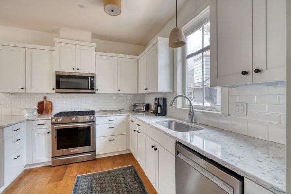 Fridge, microwave, oven, stovetop