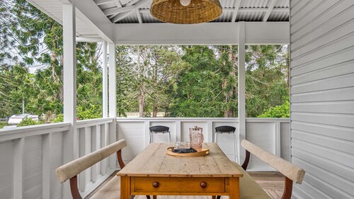 Mullum River House - waterfront heritage home