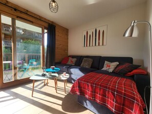 TV - Charming 2-room apartment with terrace and WIFI in Samoëns center (Samoëns)
