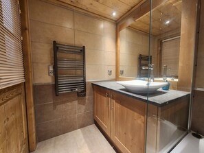 Hair dryer, towels - Charming 2-room apartment with terrace and WIFI in Samoëns center (Samoëns)