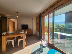 Dining - Charming 2-room apartment with terrace and WIFI in Samoëns center (Samoëns)