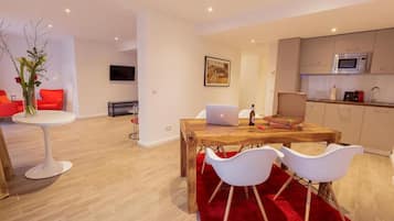 Apartment, 1 Queen Bed | Living room | 30-inch TV with cable channels