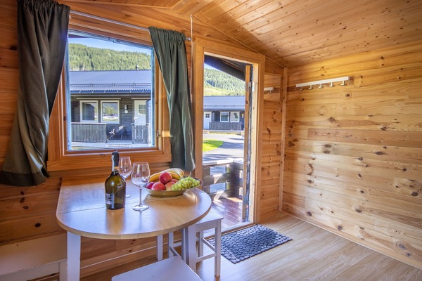Sommerhytte 2 senger - delt bad | Courtyard view