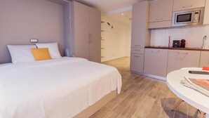 Apartment, 1 Queen Bed | 1 bedroom, iron/ironing board, free WiFi, bed sheets - Lily Apartment7 With Kitchen in Frankfurt am Main (Frankfurt)