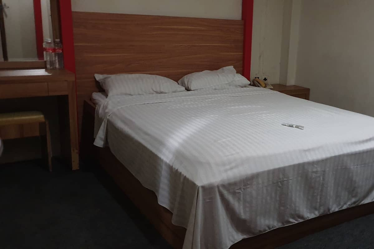 Executive Double Room | In-room safe, iron/ironing board, rollaway beds, free WiFi
