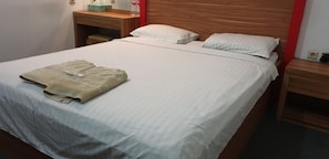 Deluxe Double Room | In-room safe, iron/ironing board, rollaway beds, free WiFi - Wir Hotel (Jakarta)
