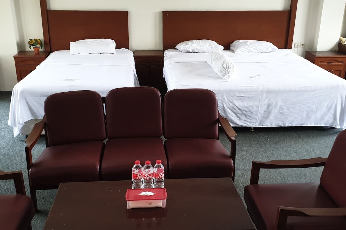 VVIP Room | In-room safe, iron/ironing board, rollaway beds, free WiFi