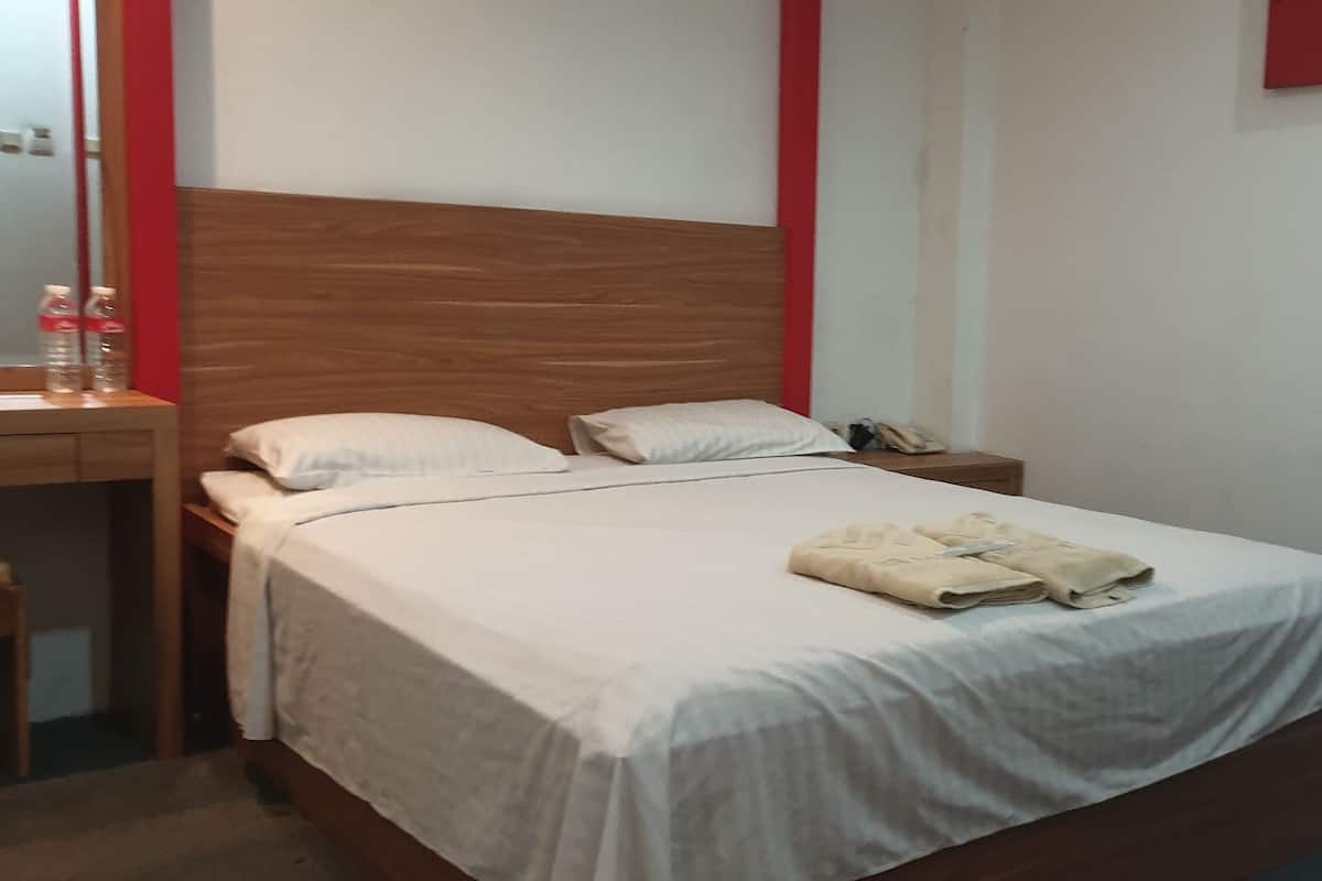 Deluxe Double Room | In-room safe, iron/ironing board, rollaway beds, free WiFi
