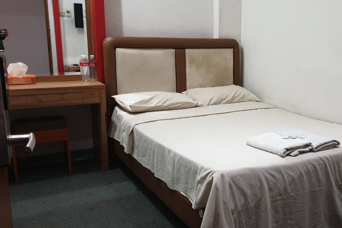 Standard Room | In-room safe, iron/ironing board, rollaway beds, free WiFi