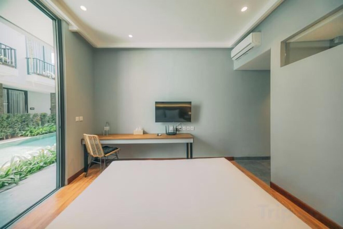 In-room safe, desk, free WiFi, bed sheets