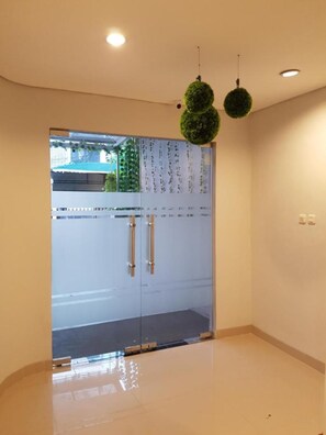 Interior entrance - City Style Residence (Jakarta)