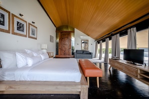 3 bedrooms, in-room safe, desk, iron/ironing board - Gioheven Villa by Zuzu (Nusa Dua)
