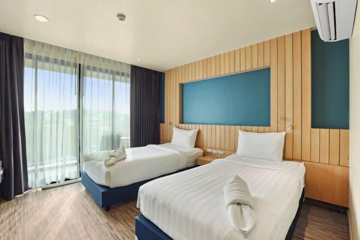 In-room safe, desk, rollaway beds, free WiFi