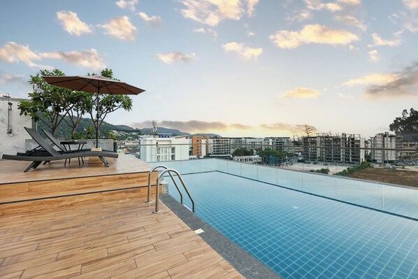 Outdoor pool, pool loungers