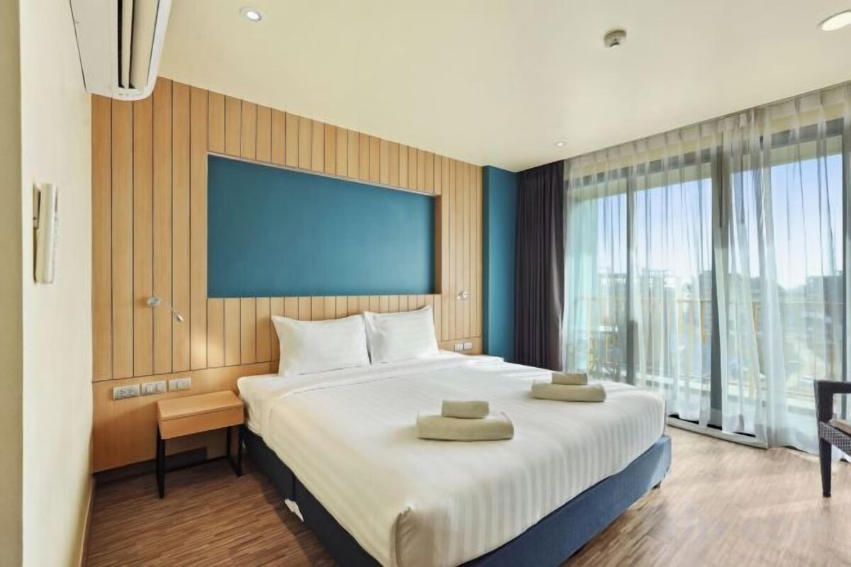 In-room safe, desk, rollaway beds, free WiFi