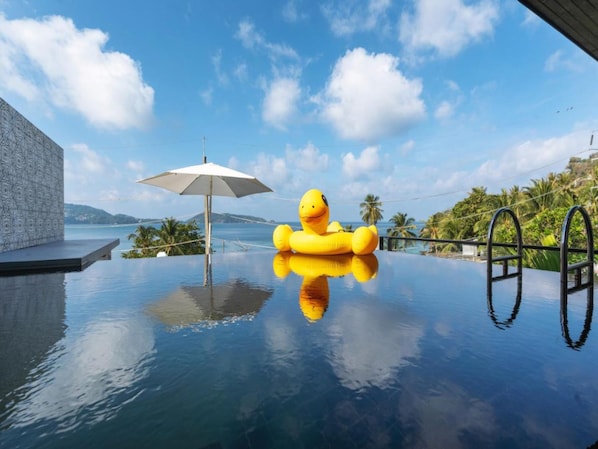 حمّام سباحة خارجي، مقاعد للتشمس