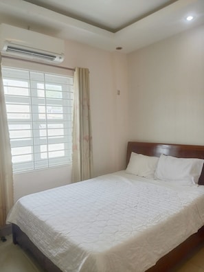 Standard Room | Minibar, desk, free WiFi, bed sheets