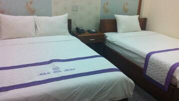 Triple Room | Desk, free WiFi, bed sheets