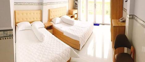 Family Room | Desk, iron/ironing board, free WiFi, bed sheets