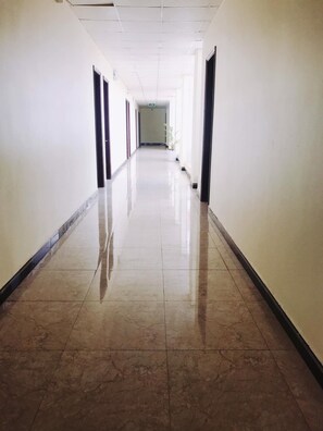 Minibar, bureau, fer et planche à repasser, Wi-Fi gratuit