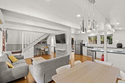 Quiet, cozy and calm 3 bedroom house.