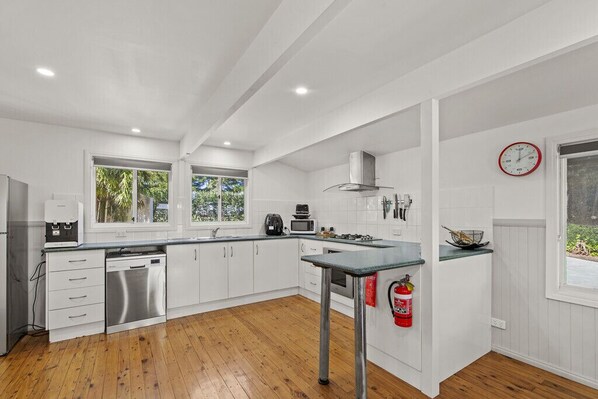 Microwave, dishwasher, cookware/dishes/utensils, paper towels