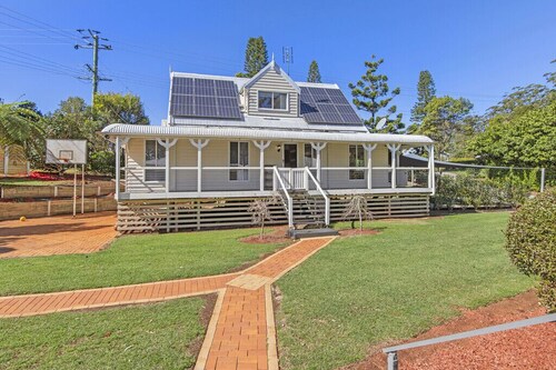 Quiet, cozy and calm 3 bedroom house.