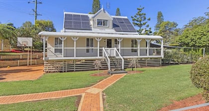 Quiet, cozy and calm 3 bedroom house.