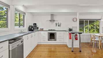 Microwave, dishwasher, cookware/dishes/utensils, paper towels