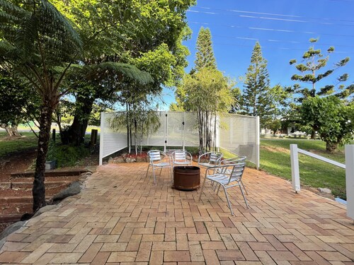 Quiet, cozy and calm 3 bedroom house.