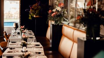 Bữa sáng buffet hàng ngày với phụ phí nhỏ
