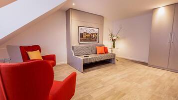 Apartment, 1 Queen Bed | Living room | 30-inch TV with cable channels