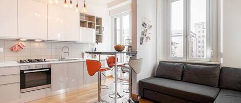 Fridge, microwave, oven, stovetop