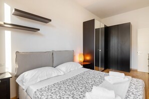 1 dormitorio, tabla de planchar con plancha, wifi