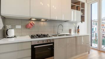 Mikrowelle, Ofen, Herdplatte, Geschirrspüler