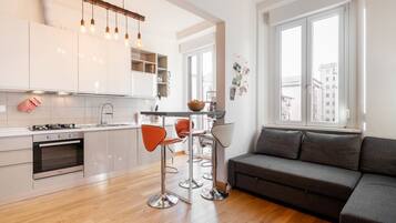 Fridge, microwave, oven, stovetop