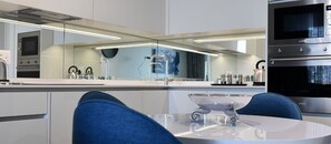 Private kitchen - A luxurious apart-hotel for business or leisure travelers in Waterfall City! (Midrand)